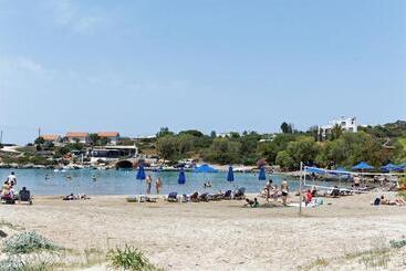 هتل Alianthos Suites