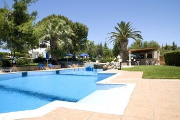 هتل Alianthos Suites