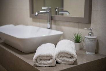 هتل Alianthos Suites
