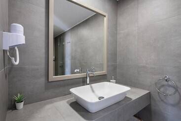 هتل Alianthos Suites