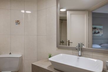 هتل Alianthos Suites
