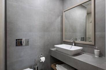هتل Alianthos Suites