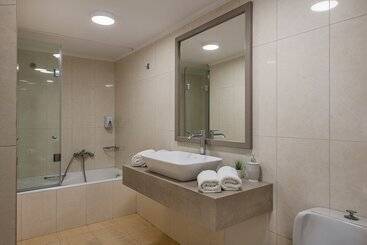 هتل Alianthos Suites