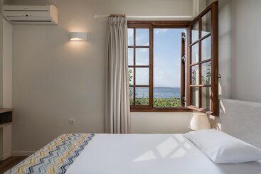 هتل Alianthos Suites
