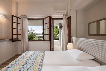 هتل Alianthos Suites