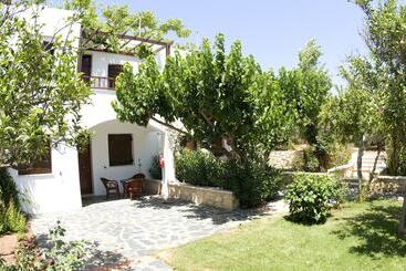 هتل Alianthos Suites