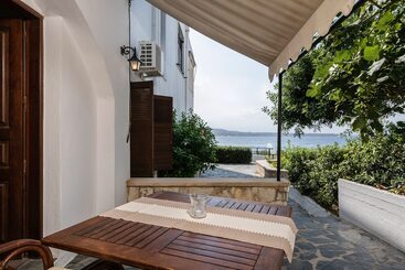 هتل Alianthos Suites