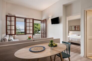 هتل Alianthos Suites