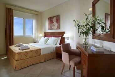 هتل Avantis Suites