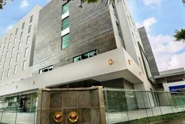 هتل City Express Plus By Marriott Cali Colombia