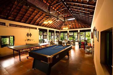 هتل Coconut Creek Resort   Dabolim Airport
