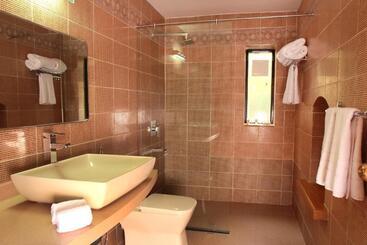 هتل Coconut Creek Resort   Dabolim Airport