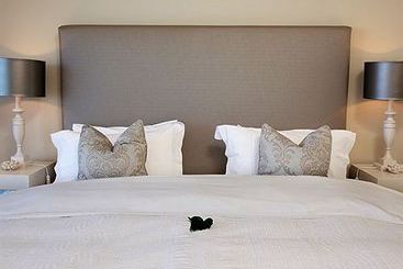هتل Hermanus Beach Villa
