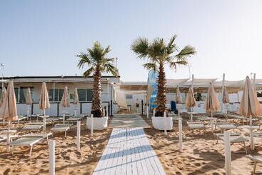 هتل Nicolaus Club Borgo Rio Favara Resort
