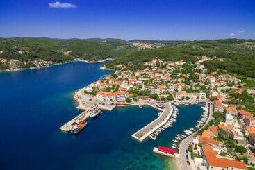 هتل Villa Mir Vami With Private Pool And Just Few Steps Away From The Sea