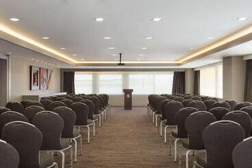 Ramada Hotel & Suites By Wyndham Izmir Kemalpasa