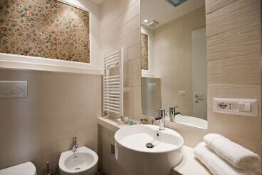 تختخواب و صبحانه Little Queen Suite