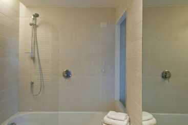 تختخواب و صبحانه Little Queen Suite
