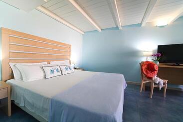 Cala Della Torre Resort