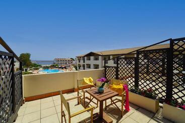 Cala Della Torre Resort