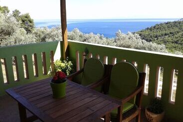 Elia Houses