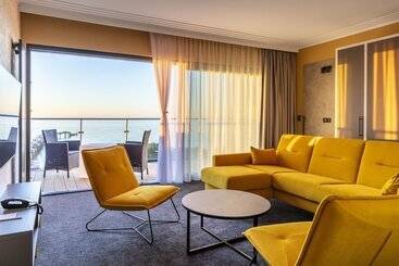 هتل Aurora Family & Spa