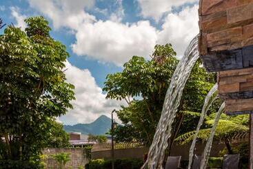 هتل Courtyard By Marriott San Salvador