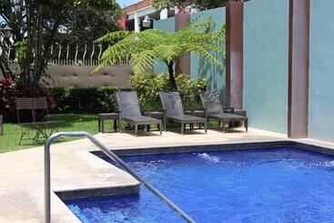 هتل Courtyard By Marriott San Salvador