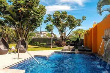 هتل Courtyard By Marriott San Salvador