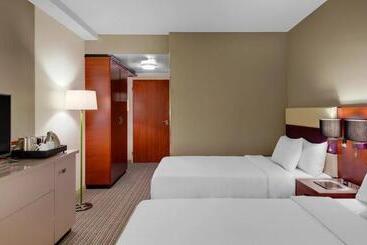 هتل Courtyard By Marriott Zurich North