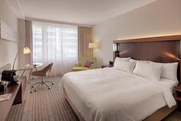 هتل Courtyard By Marriott Zurich North