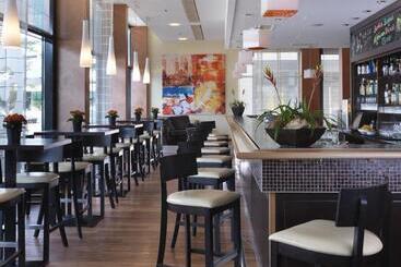 هتل Courtyard By Marriott Zurich North