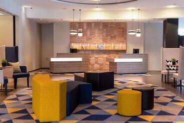 هتل Courtyard By Marriott Zurich North