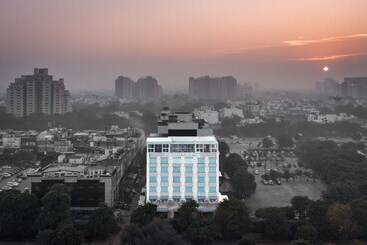 هتل Golden Tulip Gurgaon Sector 29