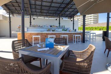 هتل Hideaway At Royalton Blue Waters, An Autograph Collection All Inclusive Resort   Adults Only