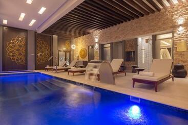 هتل Hideaway At Royalton Blue Waters, An Autograph Collection All Inclusive Resort   Adults Only