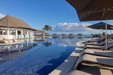 هتل Hideaway At Royalton Blue Waters, An Autograph Collection All Inclusive Resort   Adults Only