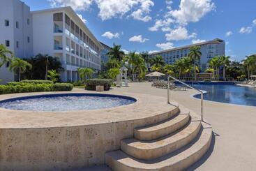 هتل Hideaway At Royalton Blue Waters, An Autograph Collection All Inclusive Resort   Adults Only