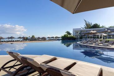 هتل Hideaway At Royalton Blue Waters, An Autograph Collection All Inclusive Resort   Adults Only