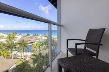 هتل Hideaway At Royalton Blue Waters, An Autograph Collection All Inclusive Resort   Adults Only