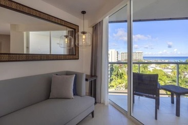 هتل Hideaway At Royalton Blue Waters, An Autograph Collection All Inclusive Resort   Adults Only