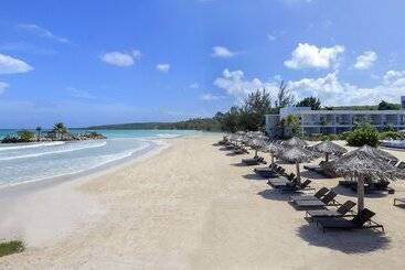 هتل Hideaway At Royalton Blue Waters, An Autograph Collection All Inclusive Resort   Adults Only