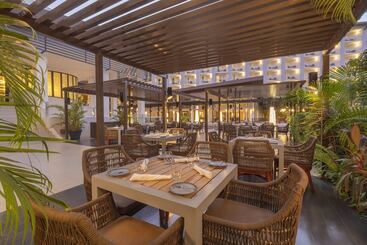 هتل Hideaway At Royalton Blue Waters, An Autograph Collection All Inclusive Resort   Adults Only