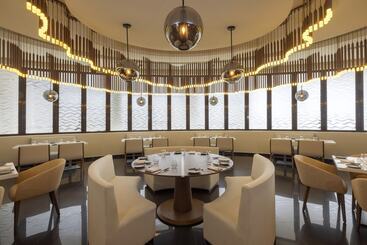 هتل Hideaway At Royalton Blue Waters, An Autograph Collection All Inclusive Resort   Adults Only