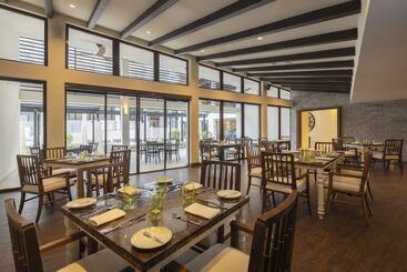 هتل Hideaway At Royalton Blue Waters, An Autograph Collection All Inclusive Resort   Adults Only