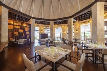 هتل Hideaway At Royalton Blue Waters, An Autograph Collection All Inclusive Resort   Adults Only