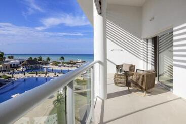 هتل Hideaway At Royalton Blue Waters, An Autograph Collection All Inclusive Resort   Adults Only