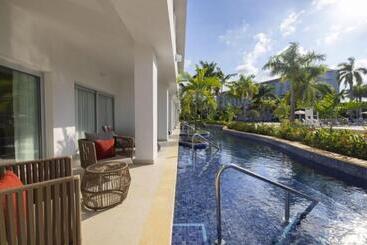 هتل Hideaway At Royalton Blue Waters, An Autograph Collection All Inclusive Resort   Adults Only