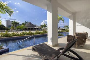 هتل Hideaway At Royalton Blue Waters, An Autograph Collection All Inclusive Resort   Adults Only