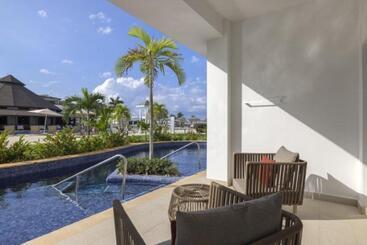 هتل Hideaway At Royalton Blue Waters, An Autograph Collection All Inclusive Resort   Adults Only